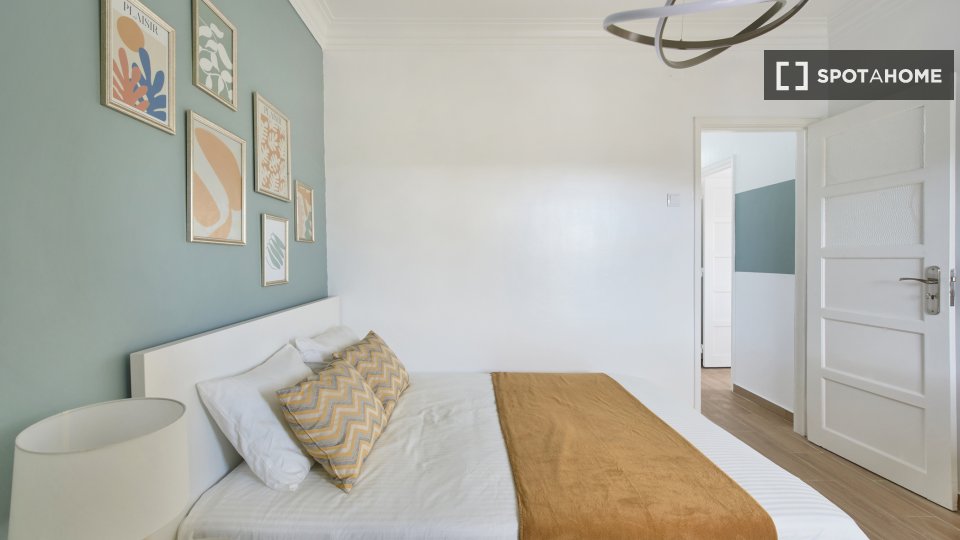 Double room Lisbon, 4 beds — photo 18