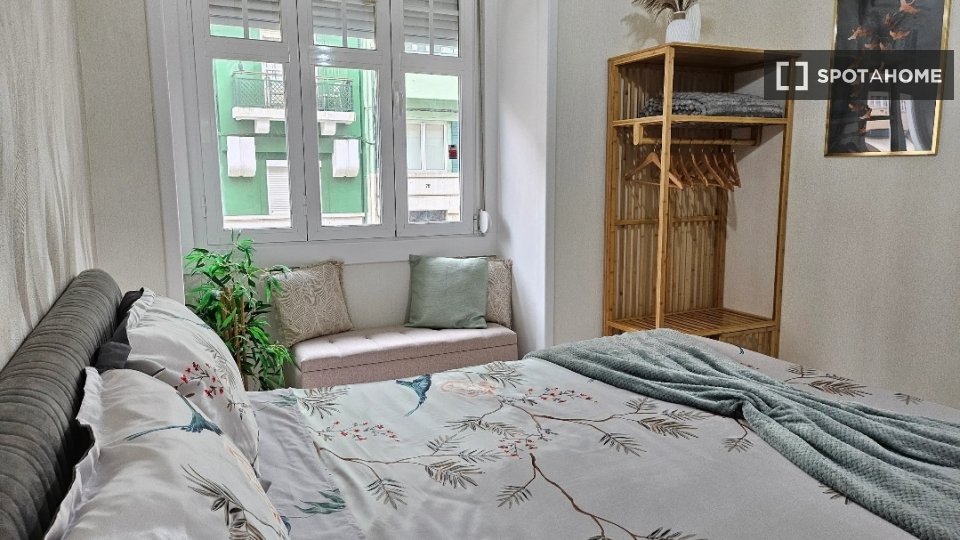 Double room Lisbon, 1 bed, 120m² — photo 1