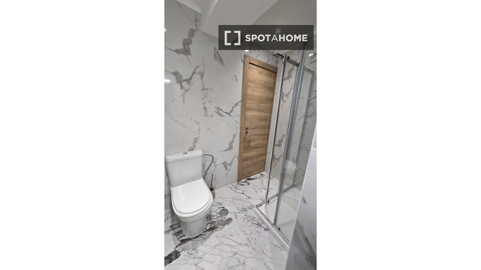 Double room Lisbon, 5 beds, 130m² — photo 9