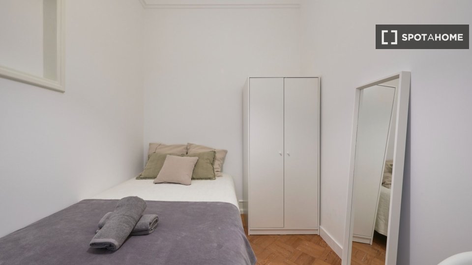 Double room Lisbon, 11 beds — photo 10
