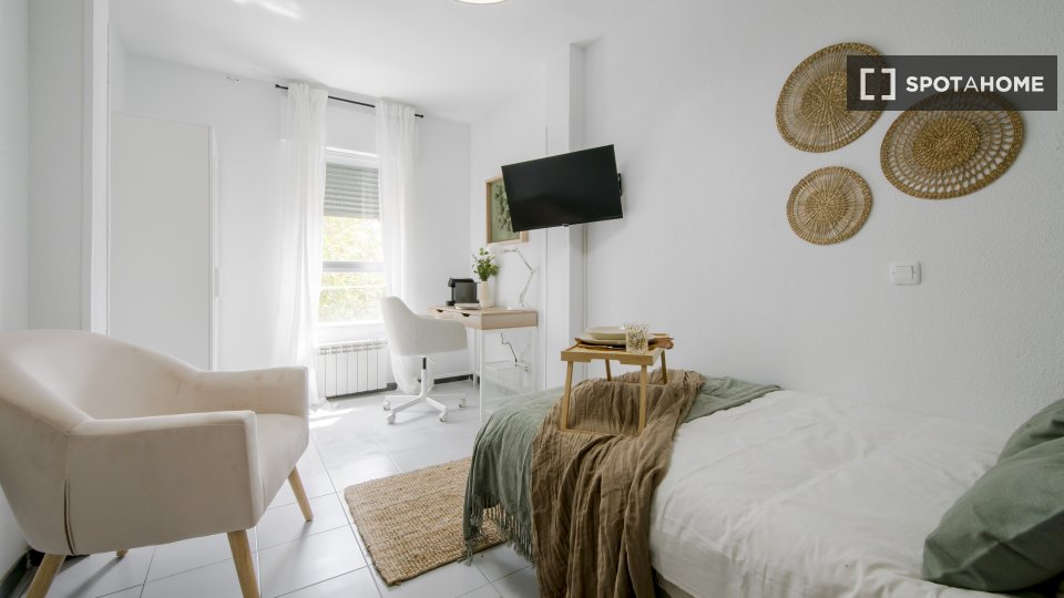 Double room Madrid, 5 beds — photo 32