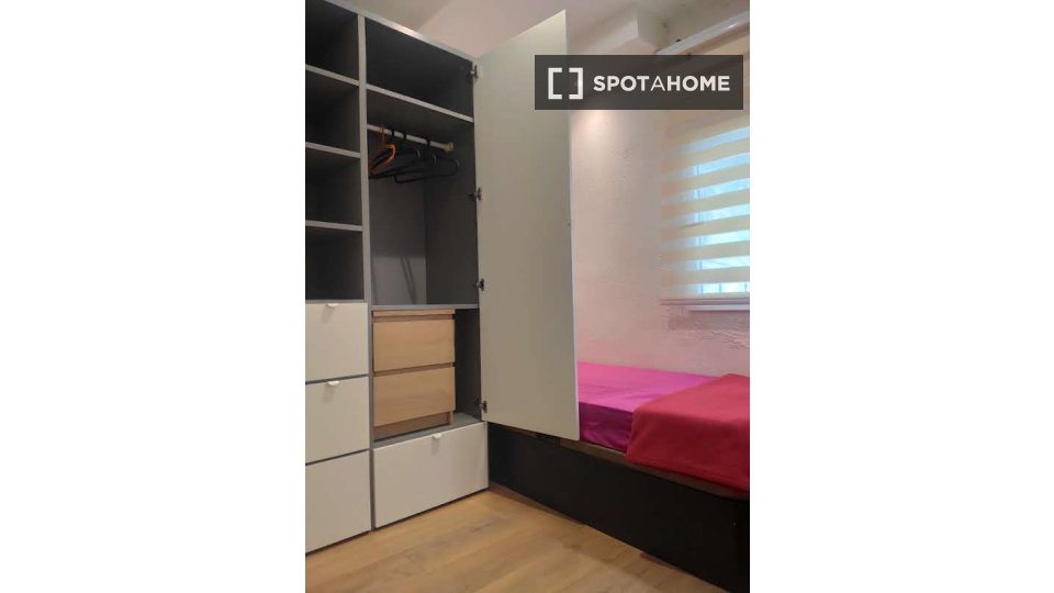 Double room Madrid, 4 beds, 70m² — photo 57