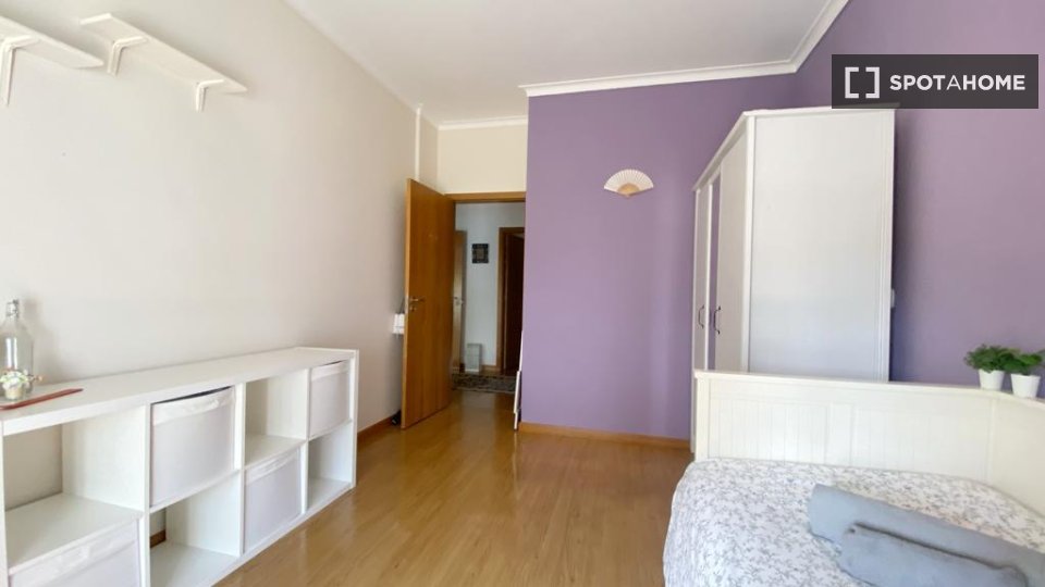 Double room Lisbon, 3 beds — photo 7