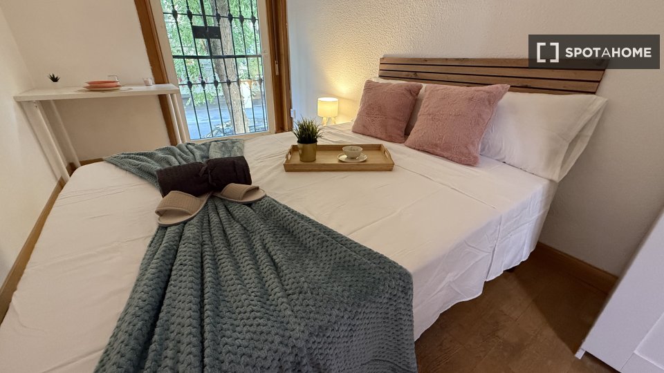 Double room Madrid, 6 beds — photo 5