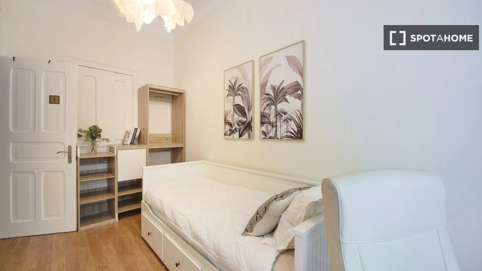 Double room Lisbon, 6 beds — photo 7