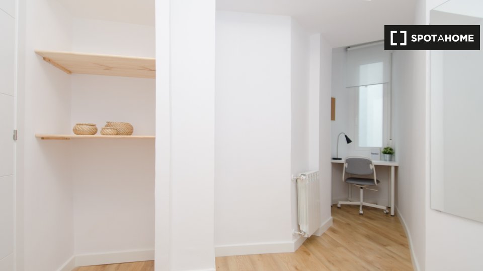Double room Madrid, 6 beds — photo 4