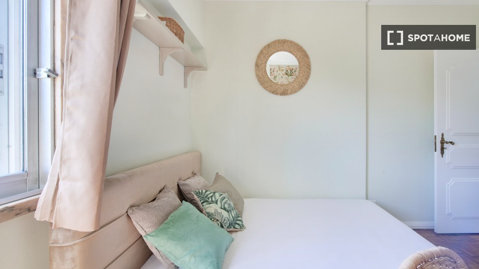 Double room Lisbon, 5 beds — photo 30