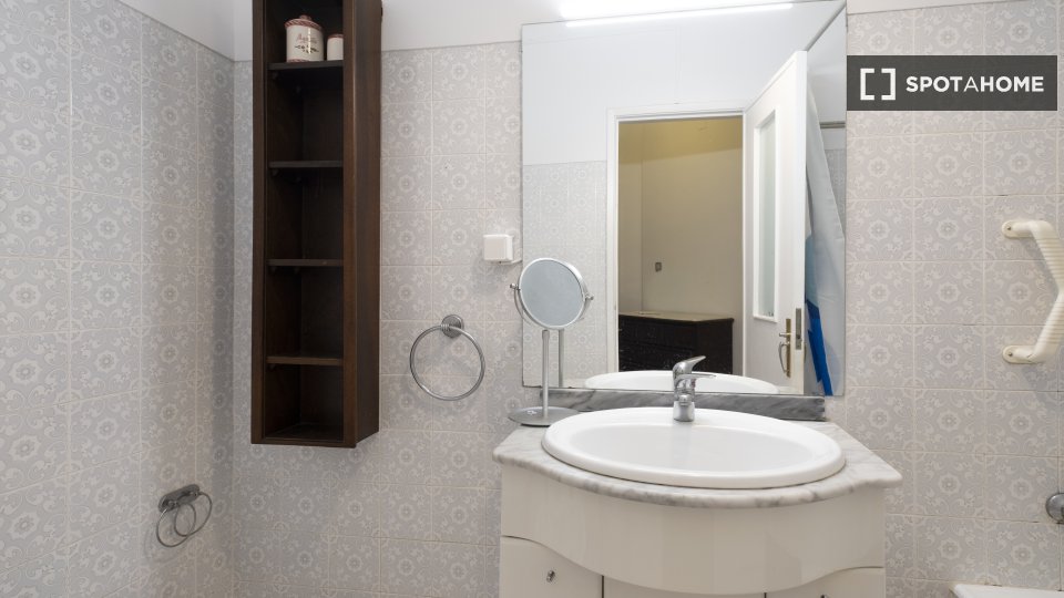 Double room Lisbon, 4 beds, 100m² — photo 26