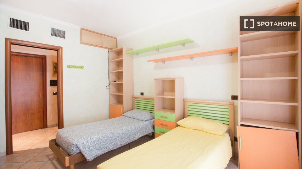 Double room Milan, 3 beds, 66m² — photo 10
