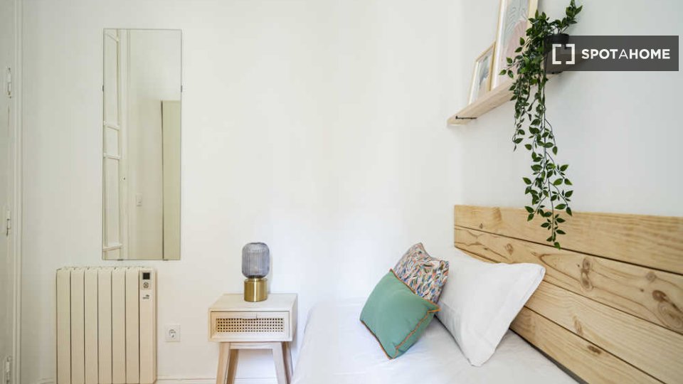 Double room Madrid, 8 beds — photo 60