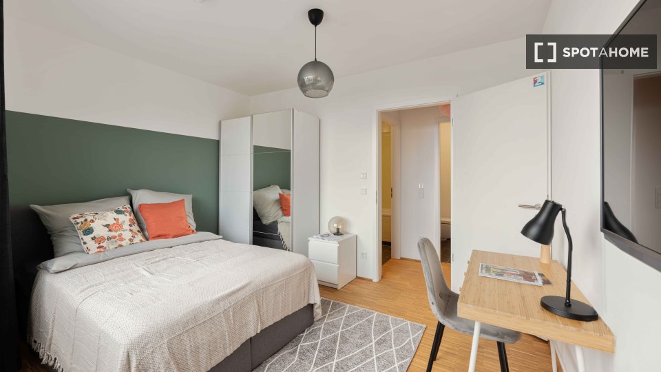 Double room Munich, 4 beds, 92m² — photo 19