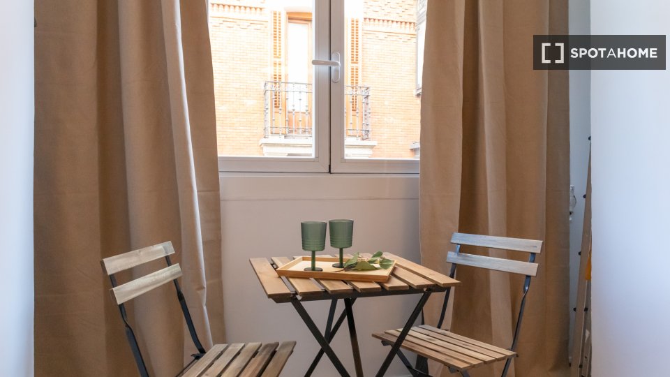 Double room Madrid, 7 beds, 160m² — photo 32
