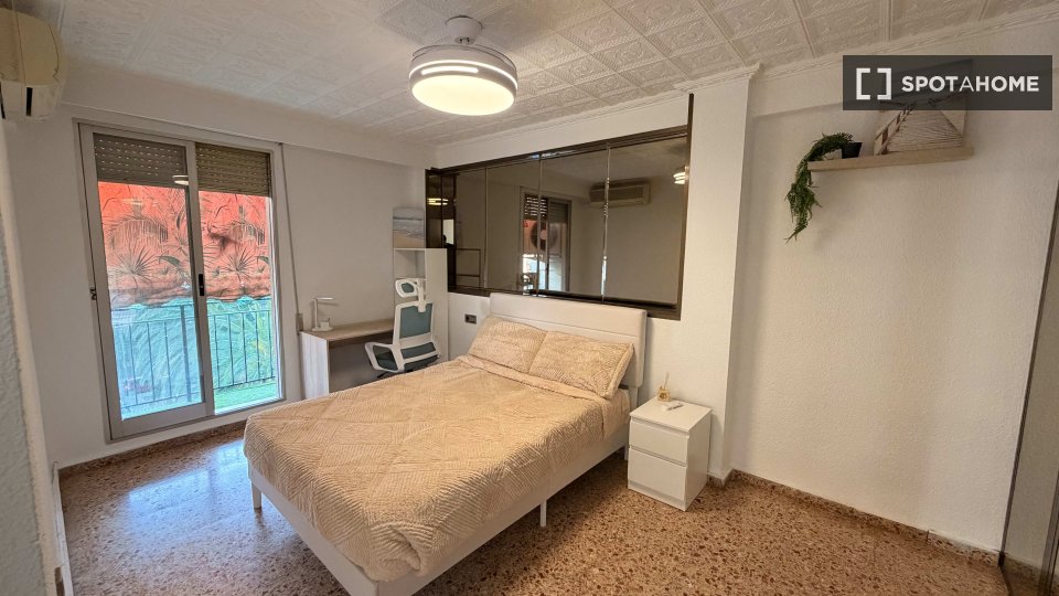 Double room Valencia, 5 beds — photo 11