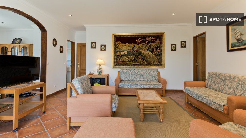 Apartment Lisbon, 3 beds, 152m² — photo 16
