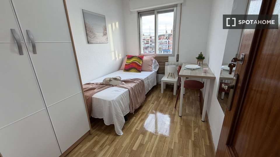 Double room Madrid, 4 beds, 80m² — photo 14