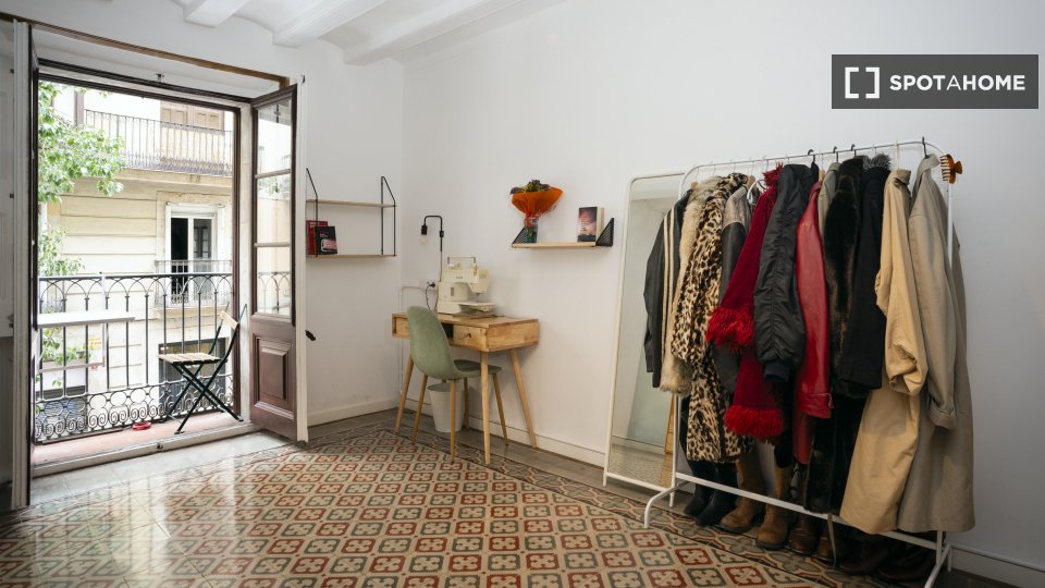 Double room Barcelona, 5 beds, 140m² — photo 50