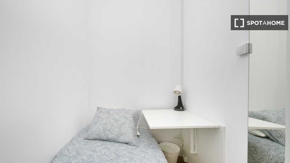 Double room Lisbon, 7 beds — photo 15