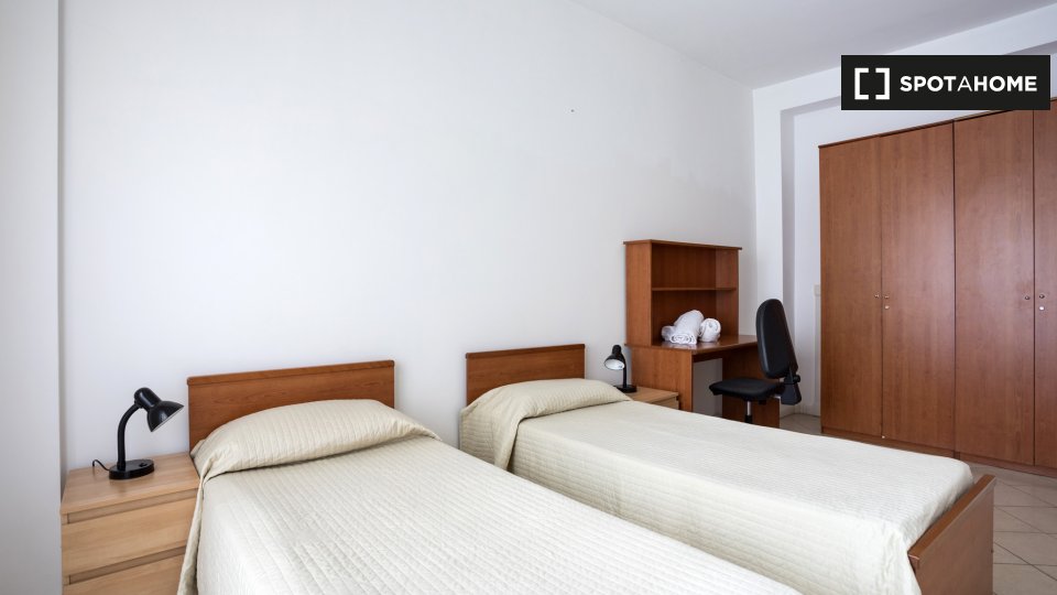 Double room Rome, 3 beds — photo 17