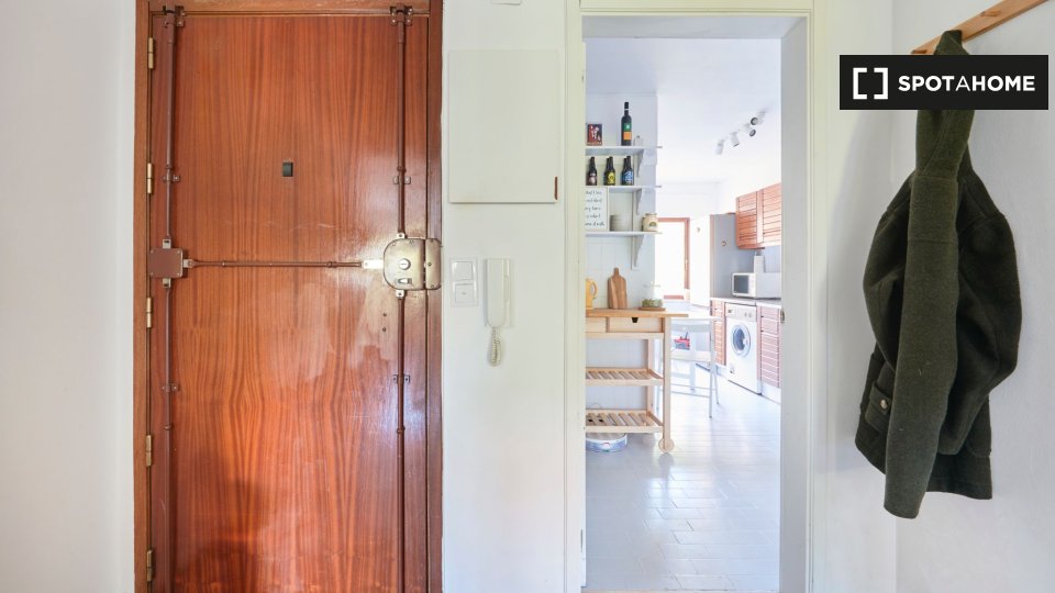 Double room Lisbon, 2 beds — photo 16