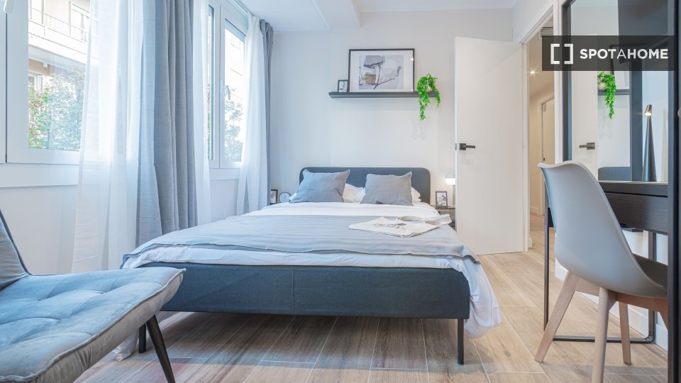 Double room Barcelona, 7 beds, 200m² — photo 2