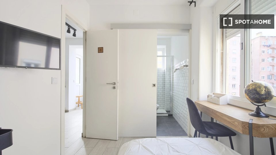 Double room Lisbon, 6 beds — photo 12
