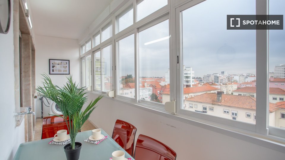 Double room Lisbon, 4 beds — photo 24