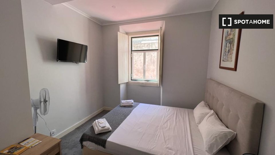 Double room Lisbon, 4 beds, 100m² — photo 10
