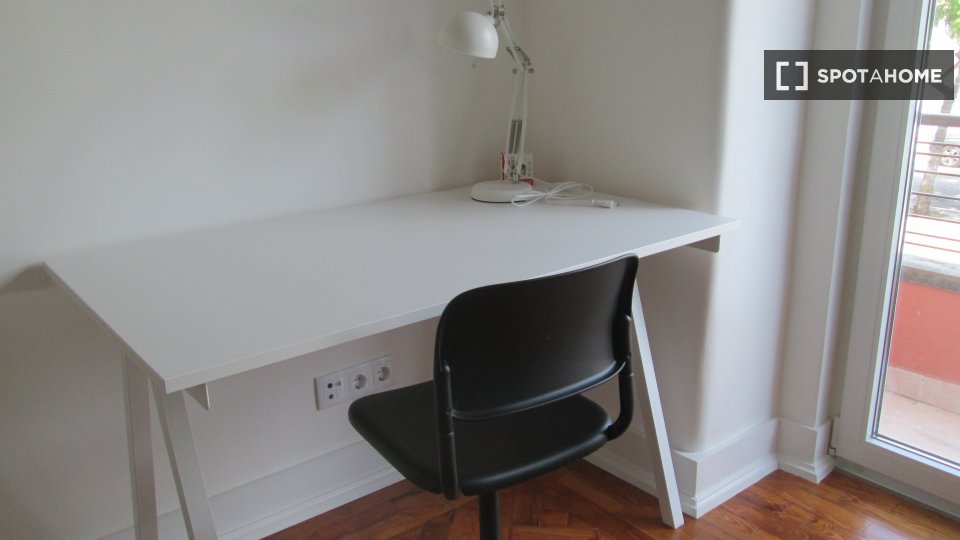 Double room Lisbon, 5 beds, 130m² — photo 15