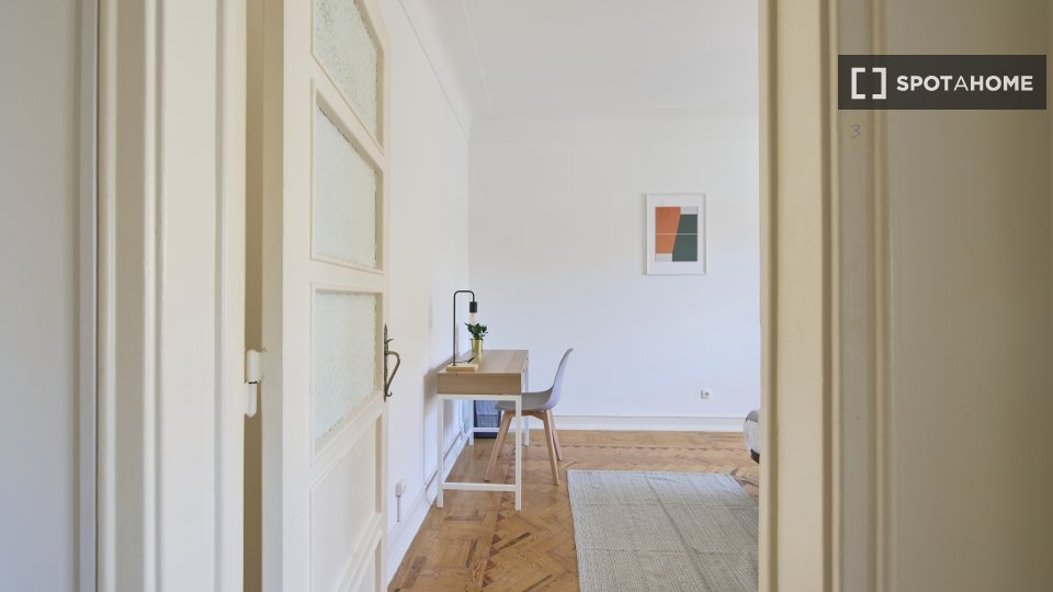 Double room Lisbon, 5 beds — photo 14