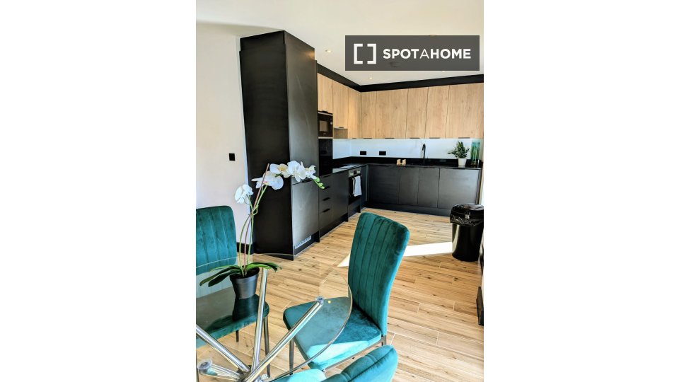 Apartment London, 2 beds, 74m² — photo 1