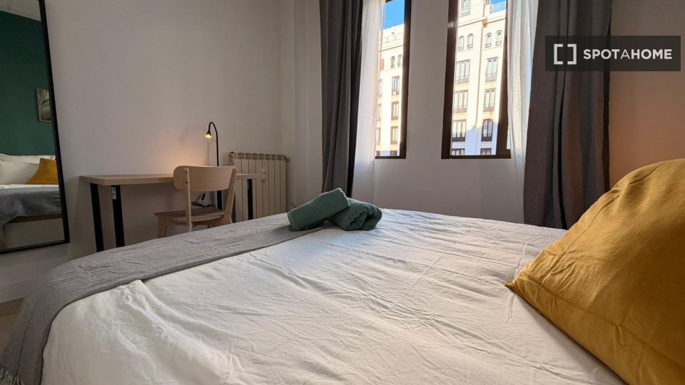 Double room Madrid, 5 beds, 90m² — photo 2