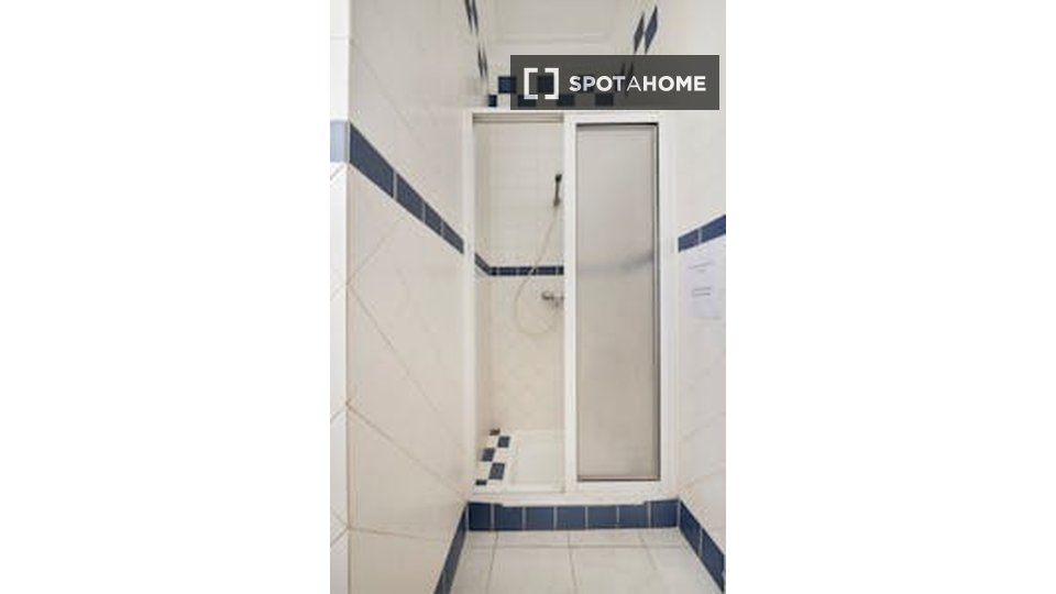Double room Lisbon, 4 beds — photo 12