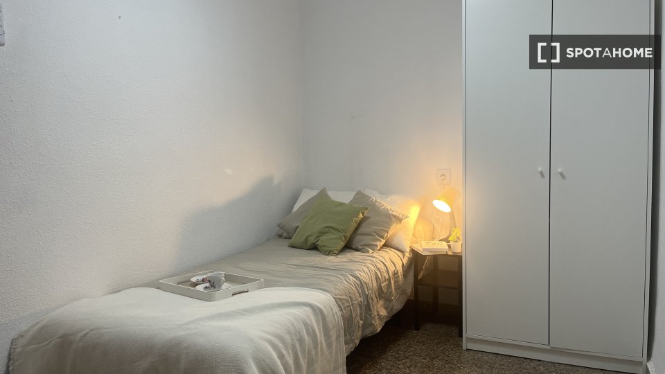 Double room Valencia, 4 beds, 100m² — photo 10