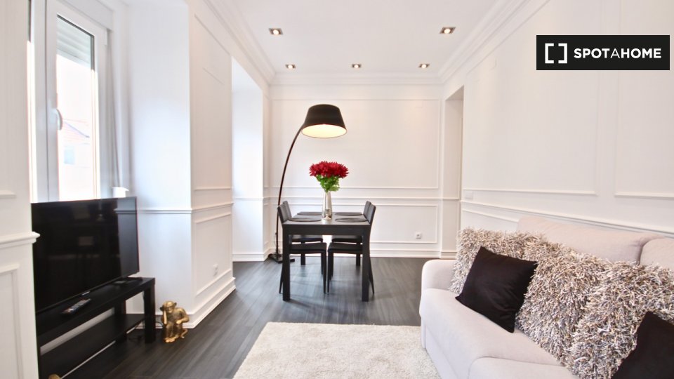 Apartment Lisbon, 2 beds, 70m² — photo 8