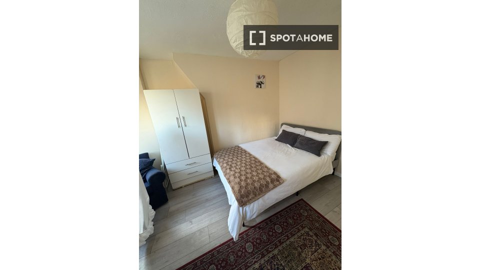 Double room London, 4 beds — photo 1