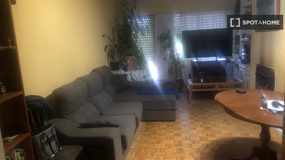 Double room Madrid, 3 beds, 8m² — photo 2