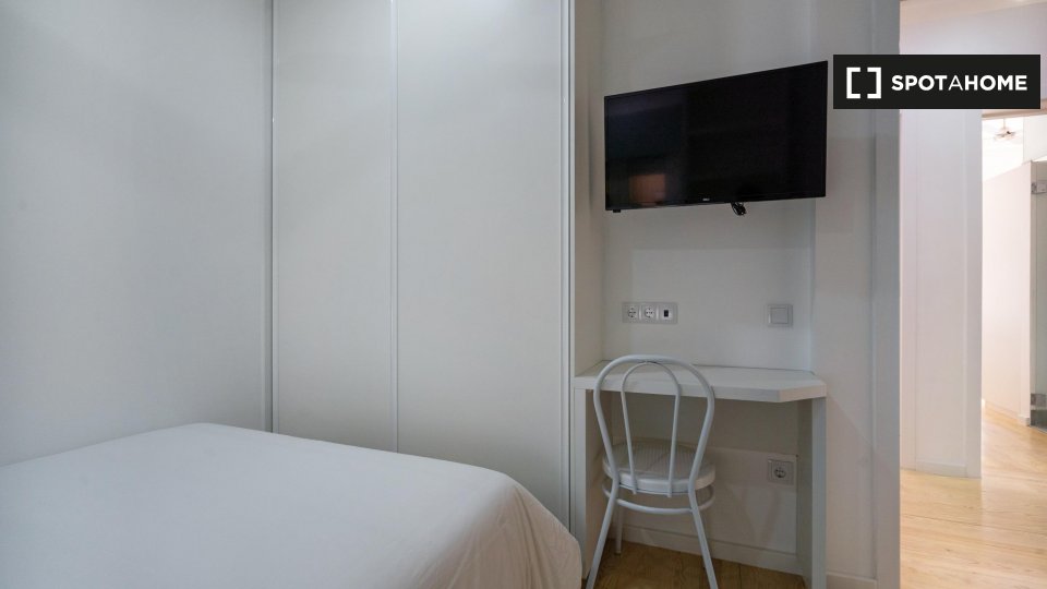 Double room Lisbon, 7 beds, 210m² — photo 3
