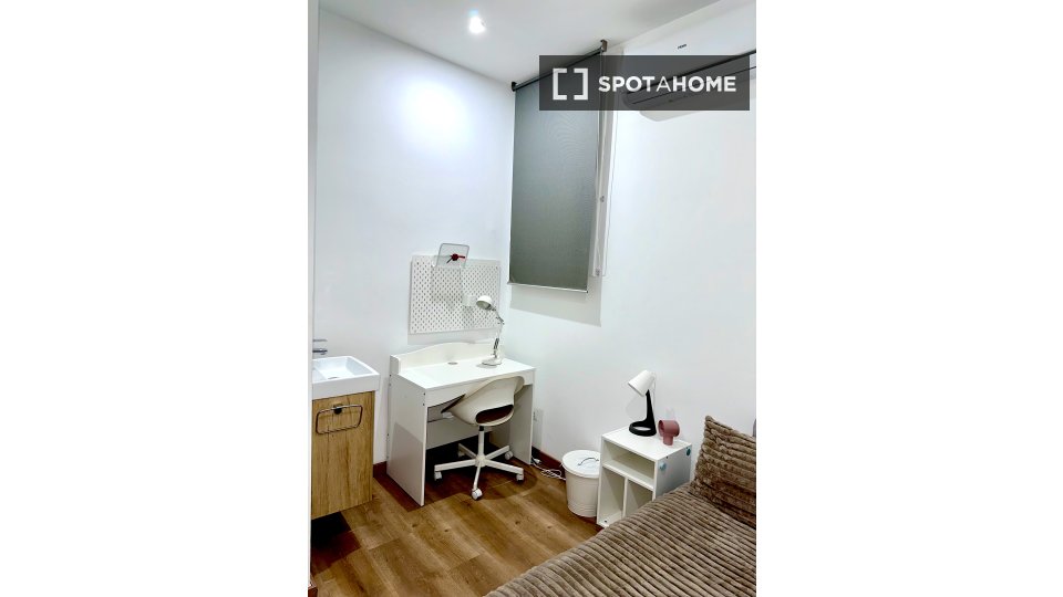 Double room Barcelona, 5 beds — photo 22