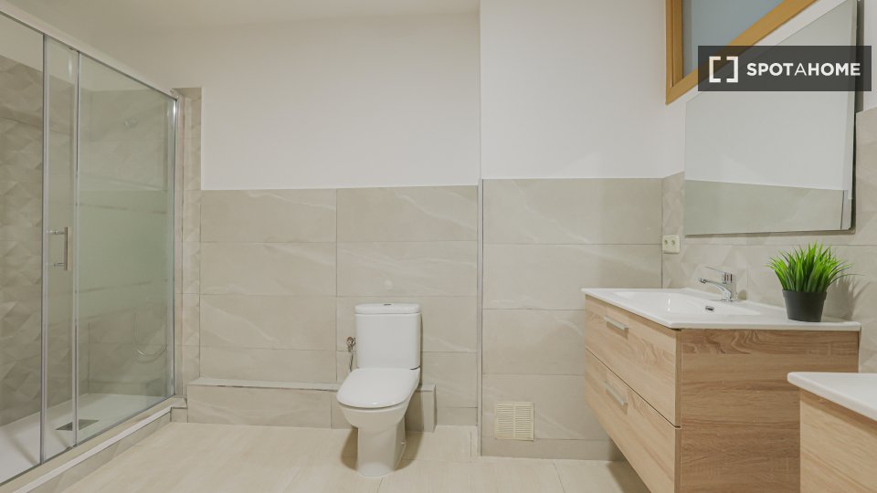 Double room Barcelona, 17 beds, 550m² — photo 19