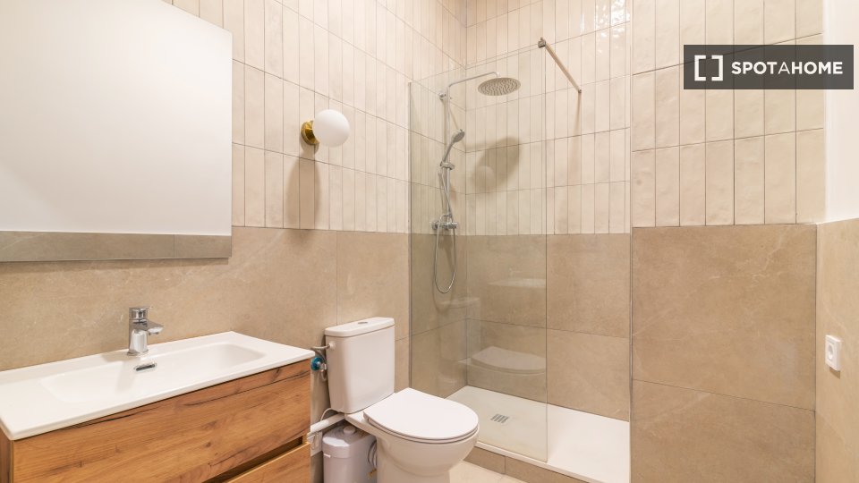 Double room Madrid, 7 beds, 230m² — photo 4