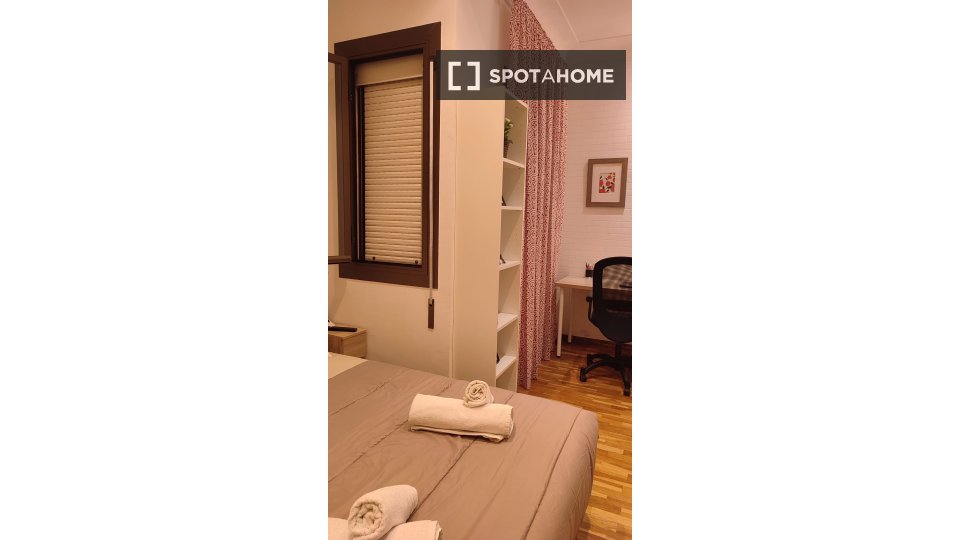 Double room Barcelona, 3 beds — photo 2