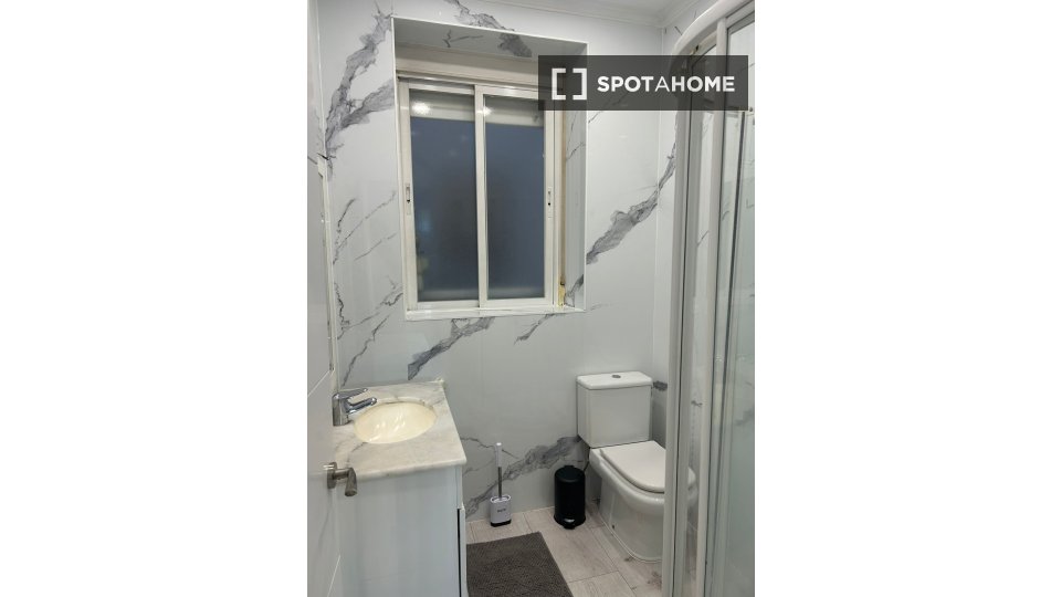 Double room Madrid, 5 beds — photo 9