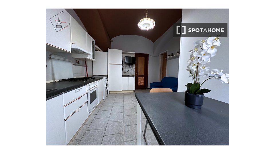 Double room Turin, 3 beds — photo 19