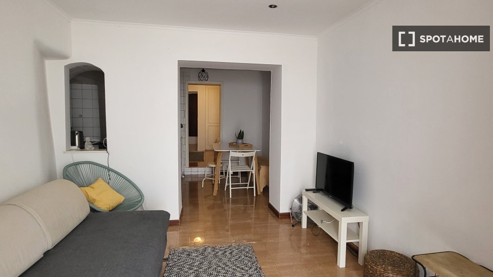 Apartment Lisbon, 2 beds, 53m² — photo 1