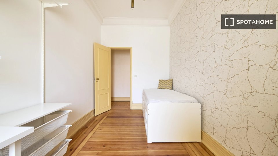 Double room Lisbon, 9 beds — photo 5