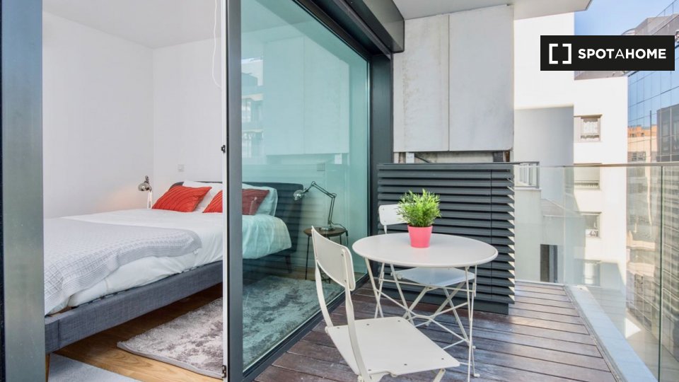 Apartment Lisbon, 2 beds, 130m² — photo 17