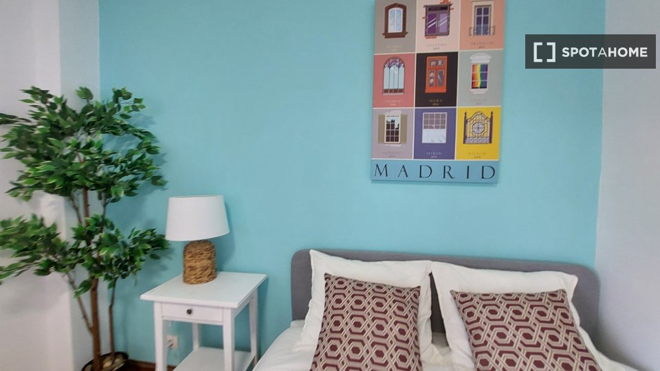 Double room Madrid, 4 beds, 100m² — photo 18