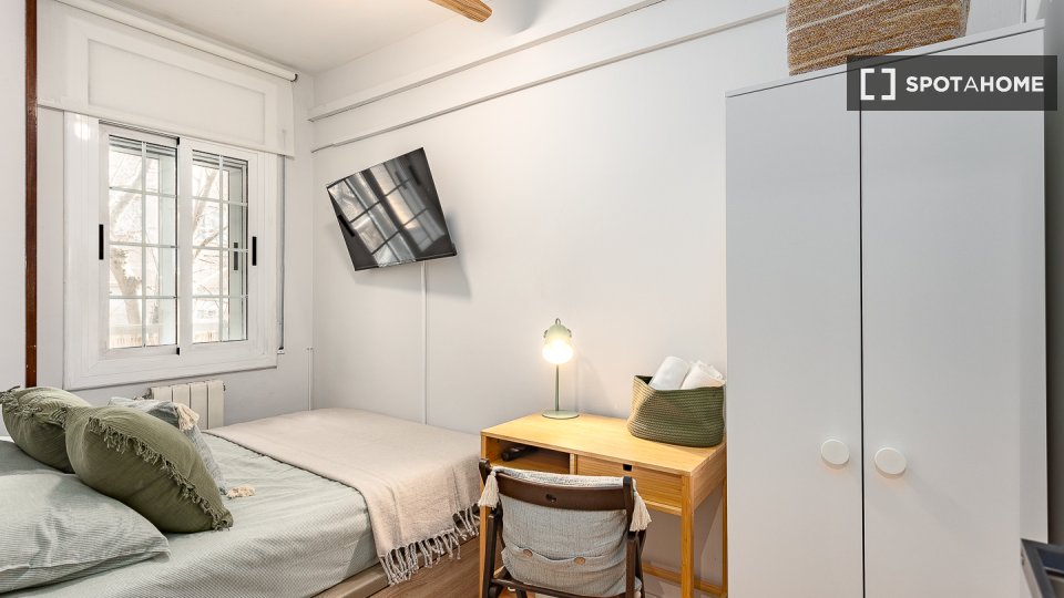 Double room Barcelona, 5 beds, 95m² — photo 13