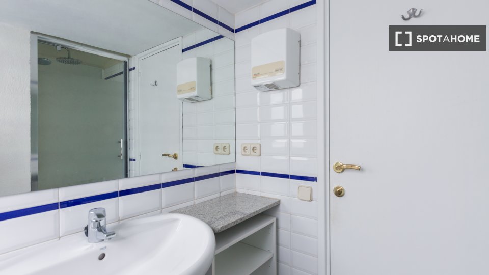 Double room Barcelona, 9 beds, 175m² — photo 9
