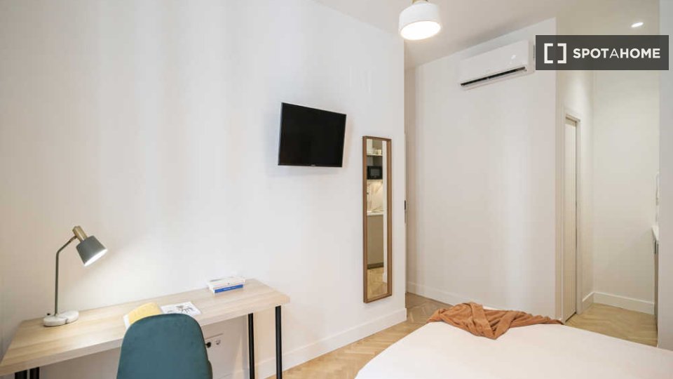 Double room Madrid, 16 beds — photo 51